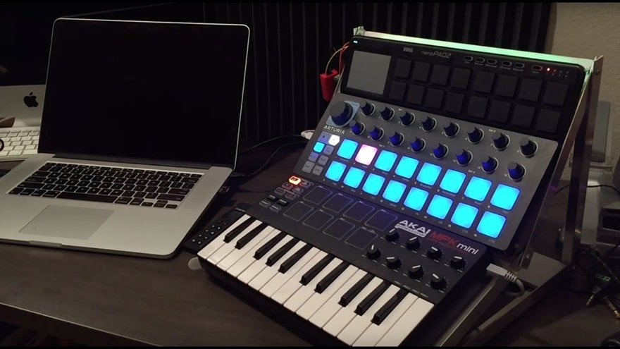 4. Controlador MIDI (teclado MIDI)